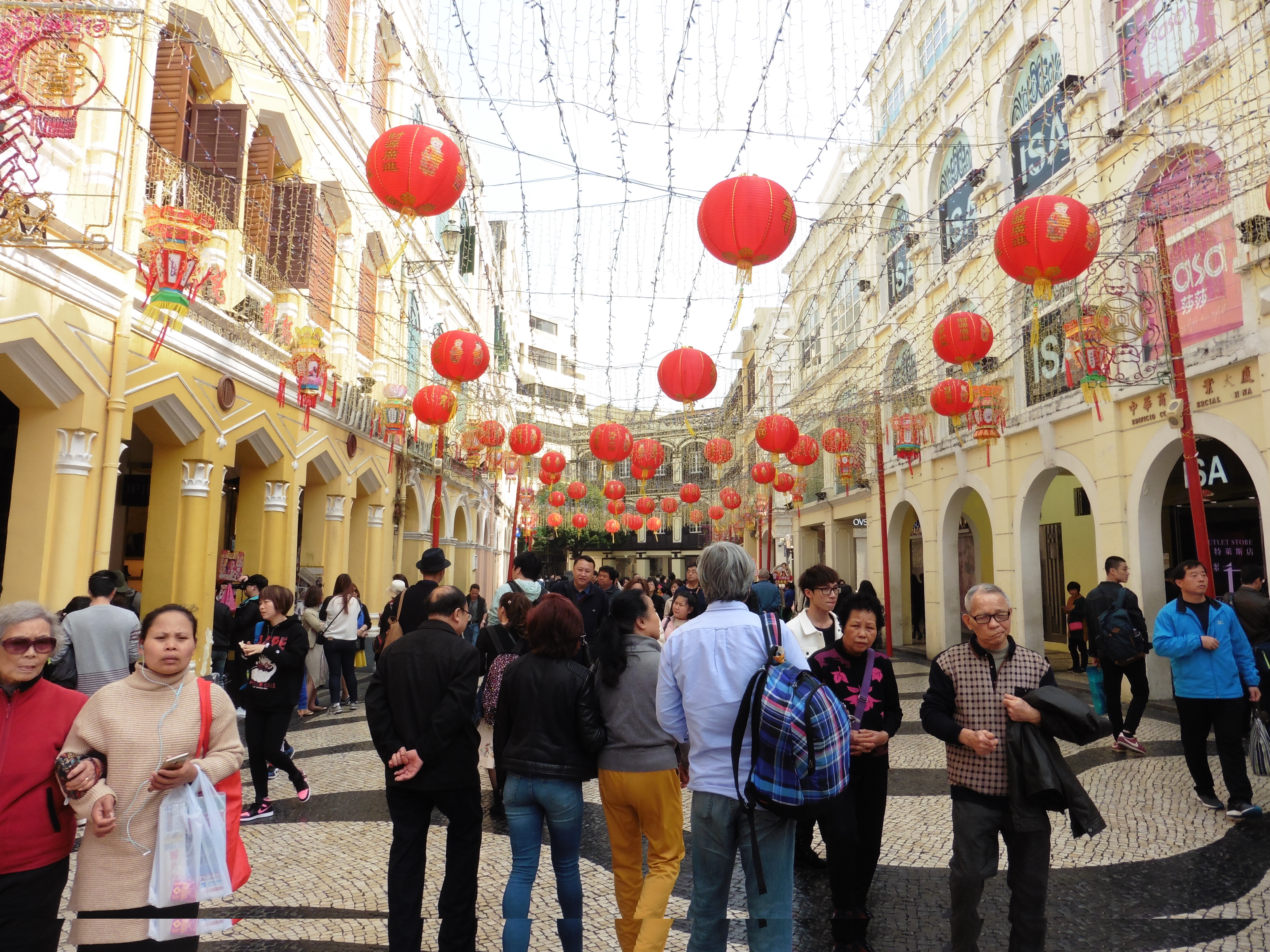 澳門舊城區 散步，穿越大三巴牌坊到歐洲